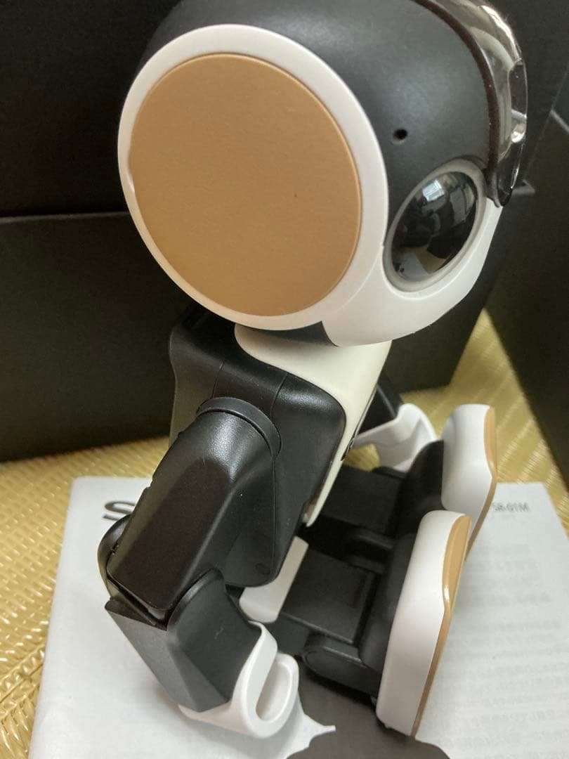 SHARP RoBoHoN ロボット型スマートフォン