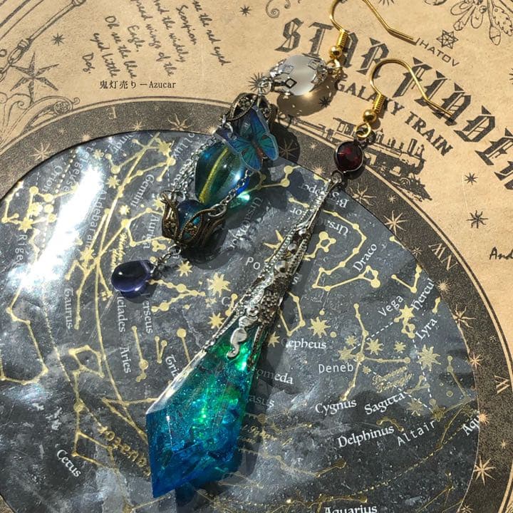 月夜通りの妖店　モルフォ蝶　ステンドグラスのようなペンデュラム　ランタン　ピアス