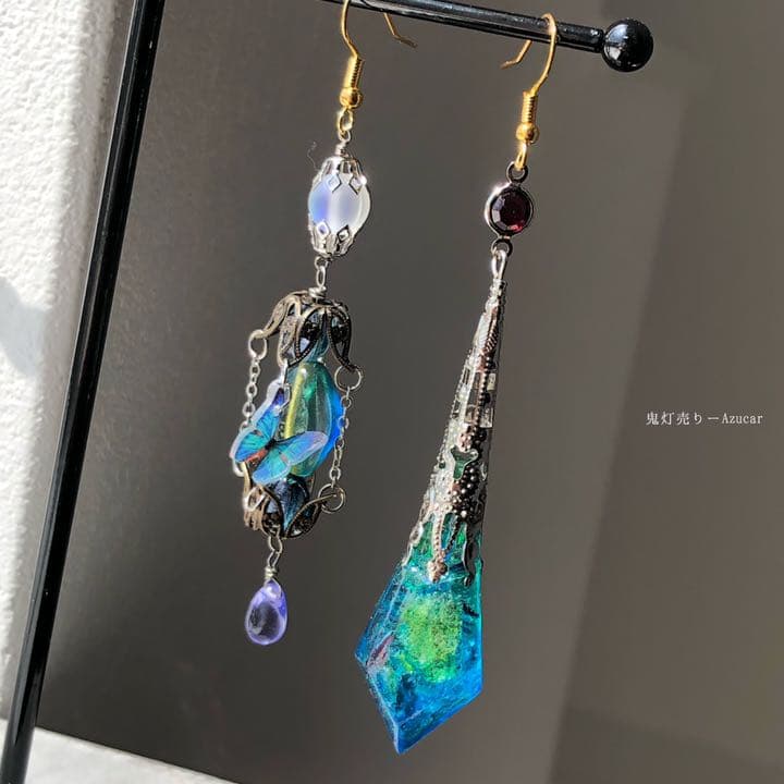 月夜通りの妖店　モルフォ蝶　ステンドグラスのようなペンデュラム　ランタン　ピアス