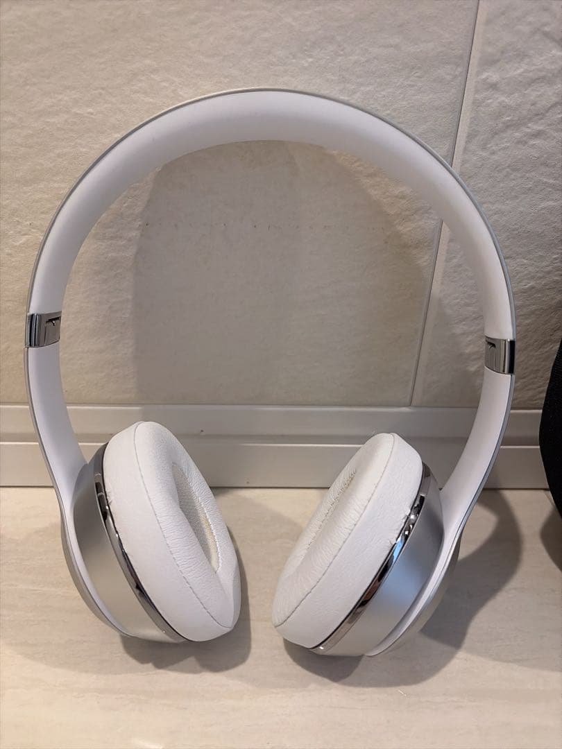 Beats ワイヤレスヘッドホン　ホワイト