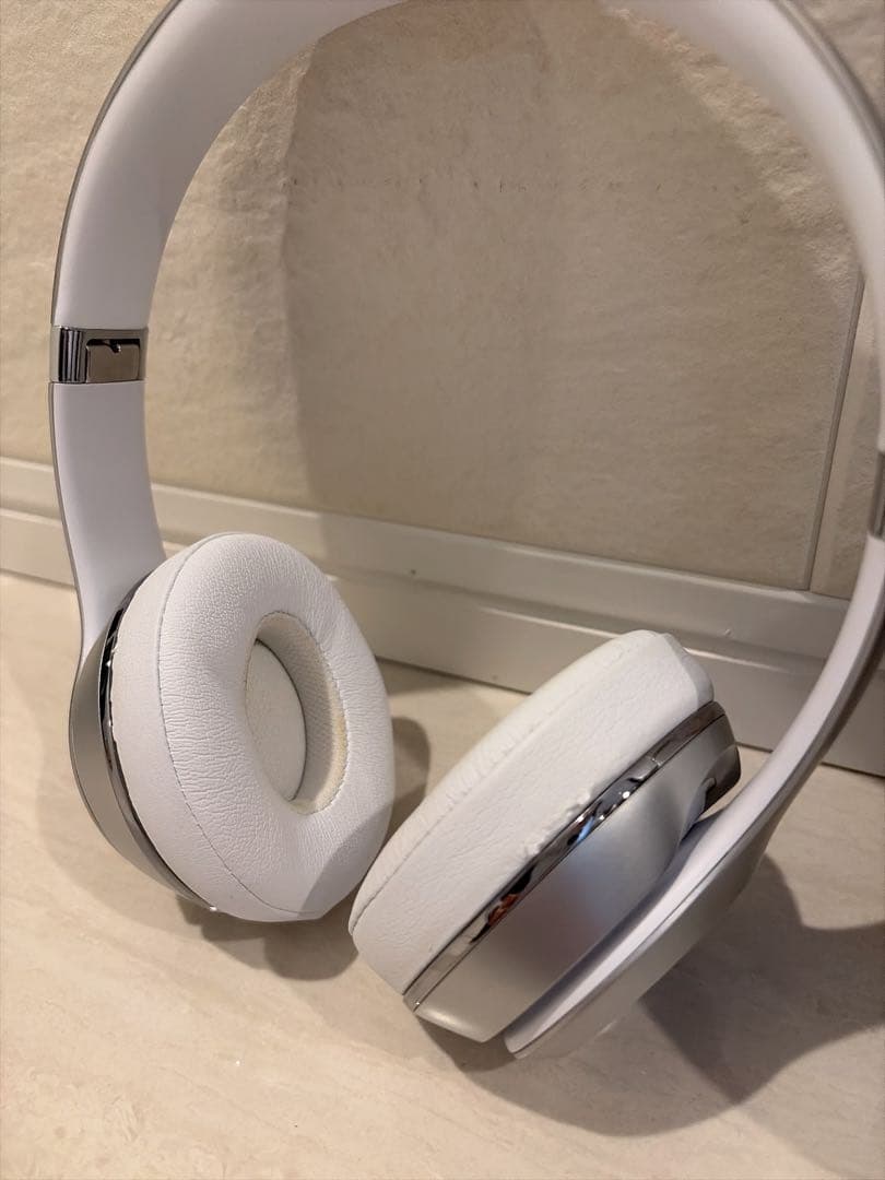 Beats ワイヤレスヘッドホン　ホワイト