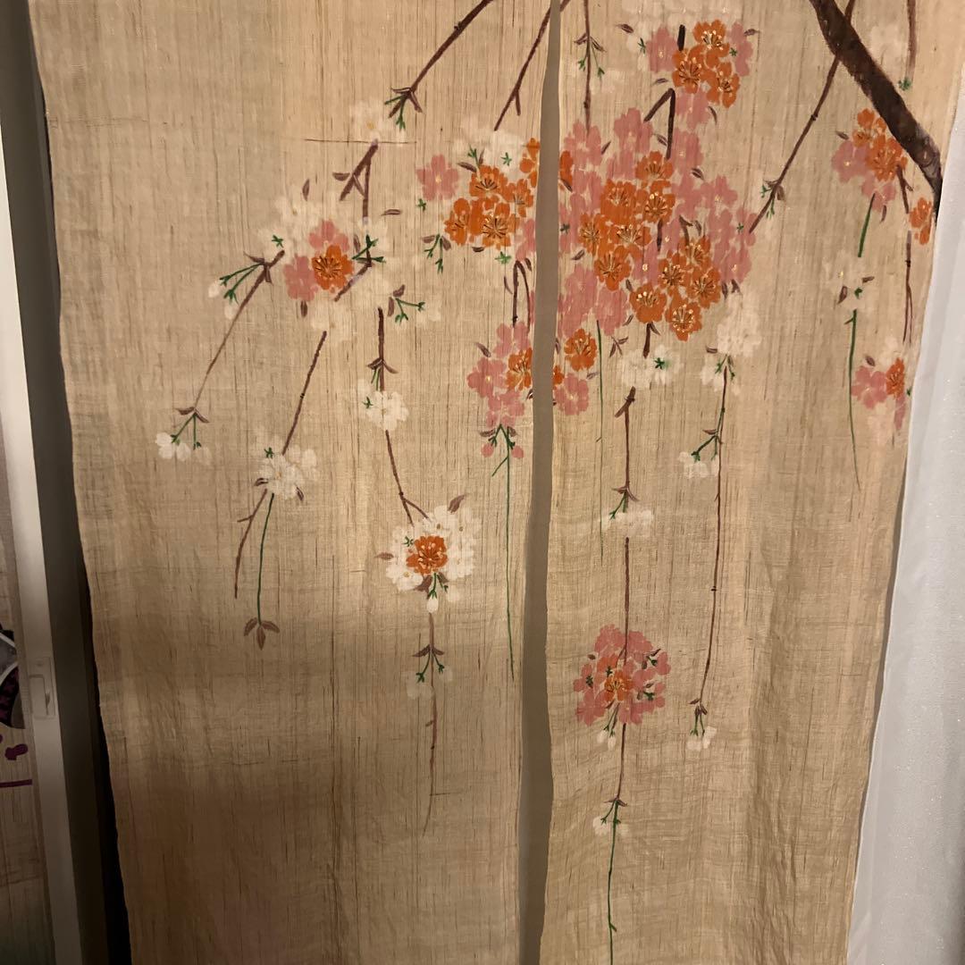 枝垂れ桜　リネンのれん