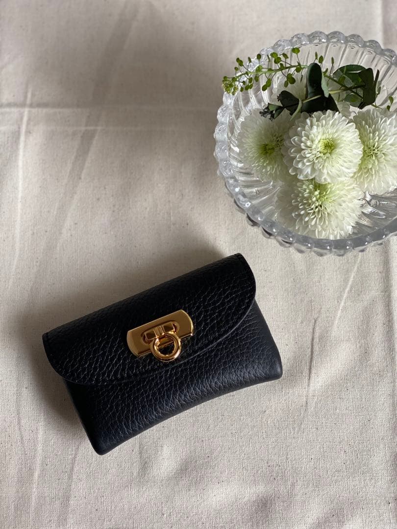 高級ハイブランドにも使用されてる本革　ミニ財布　ブラック