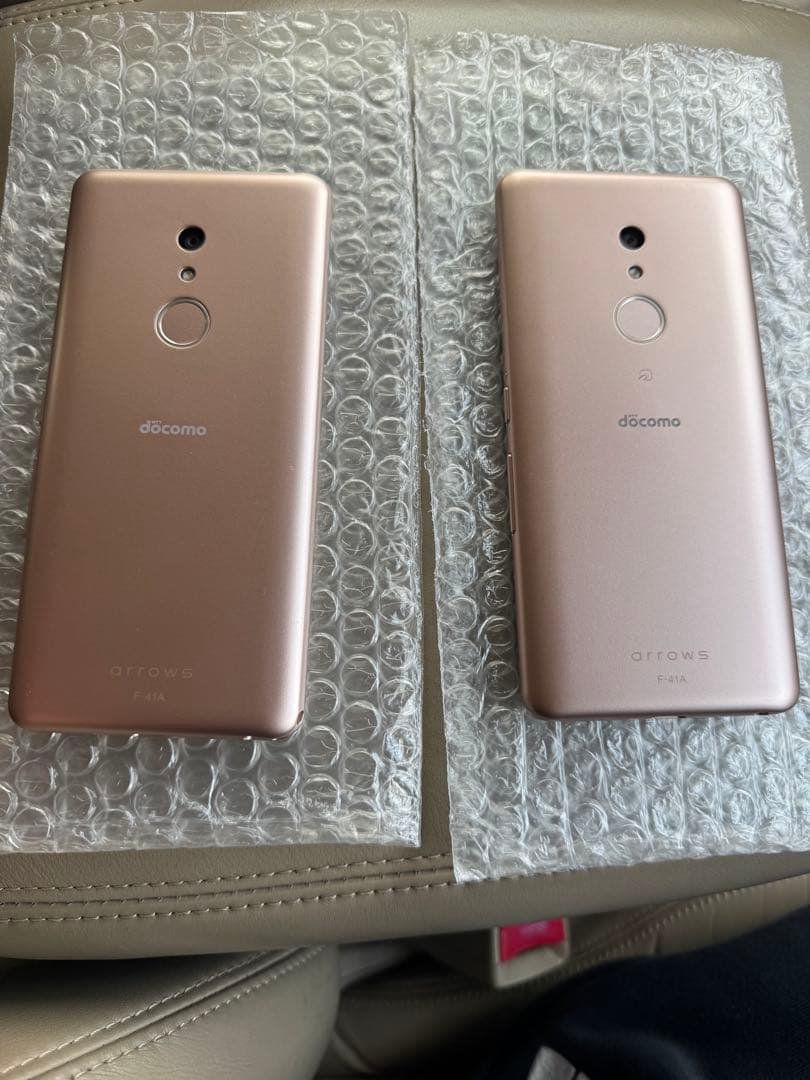5000引きにしましたdocomo arrows F-41Aローズゴールド 2台