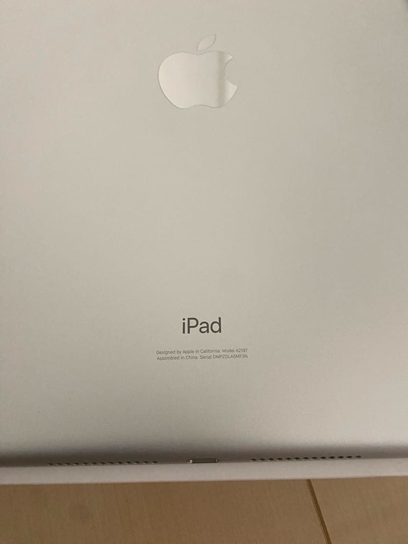 Apple iPad 第7世代 シルバー Wi-Fi 極美品 付属品未使用