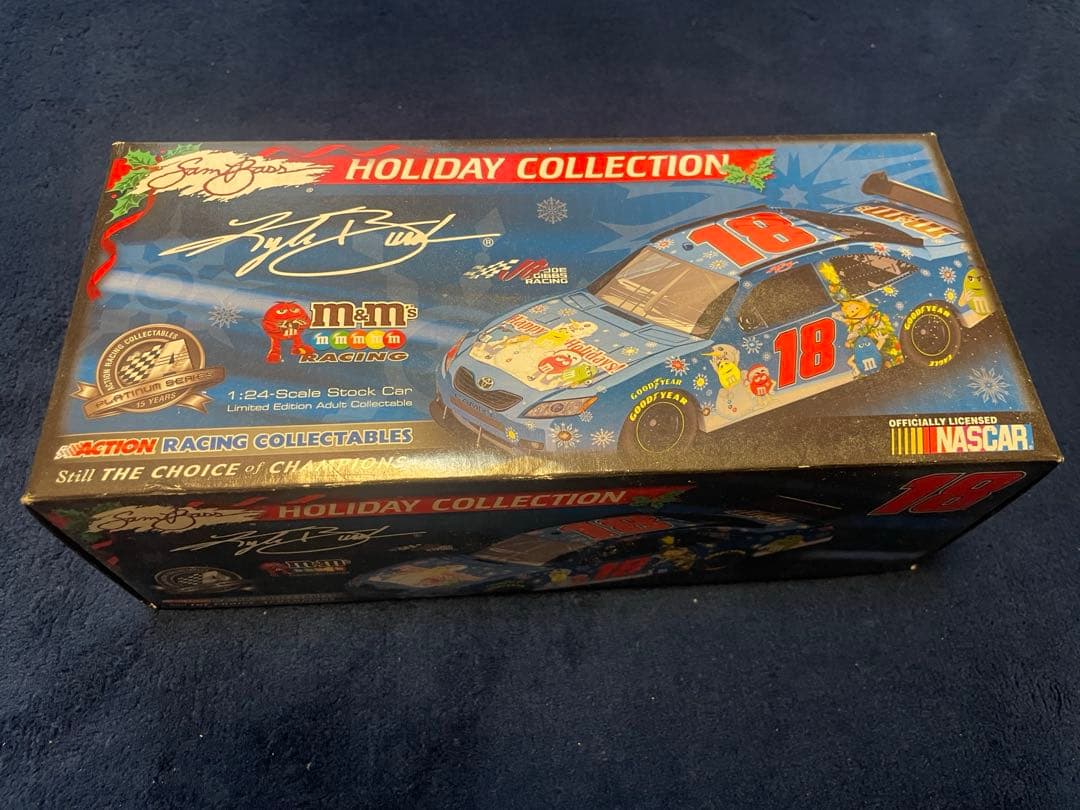 ミニカー KYLE BUSCH 2008 HOLIDAY CAR BY SAM BASS