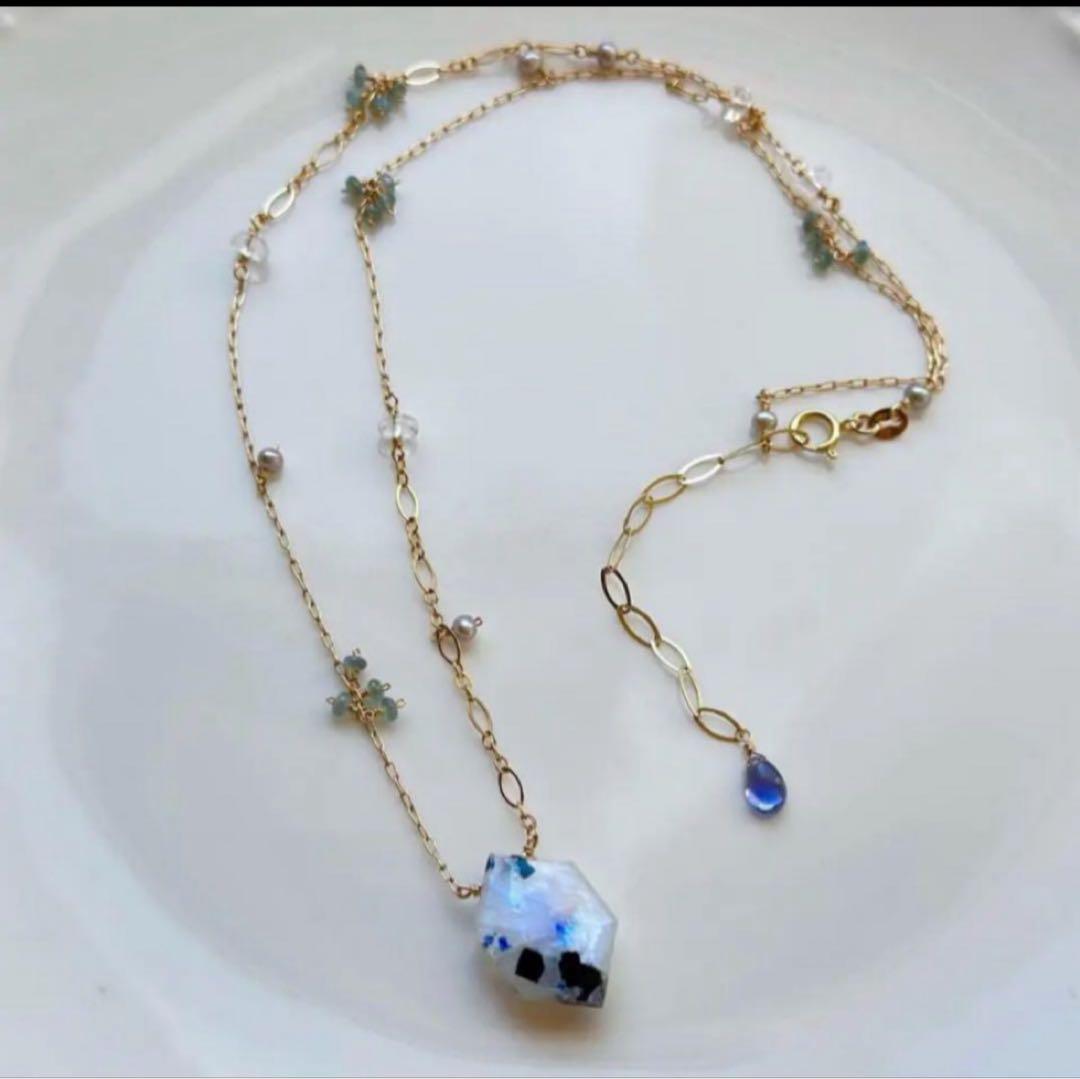 ホワイトラブラドライト・クリソベリルブルーキャッツアイピアス＋ネックレス