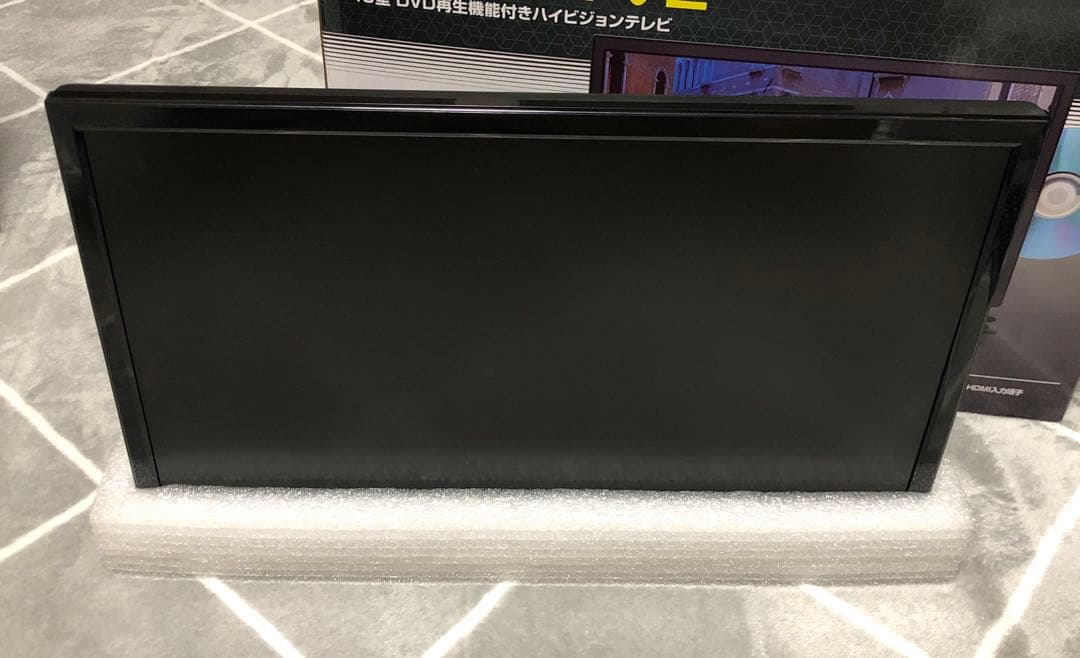Superbe 19型 DVD再生機能付きハイジビョンテレビ
