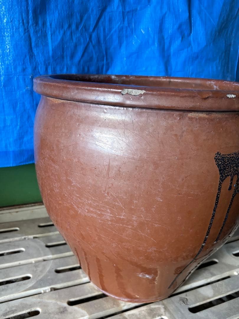 火鉢 睡蓮鉢 メダカ鉢 陶器製 中型　飾り物 置物