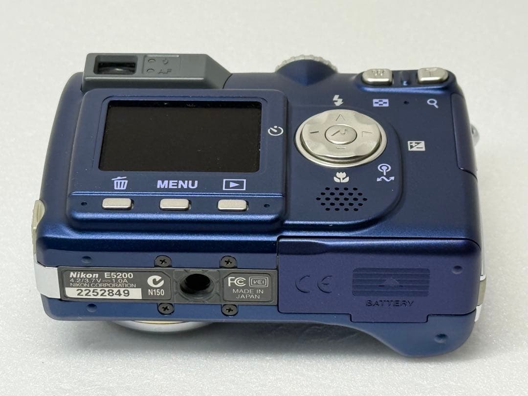 Nikon COOLPIX E5200 ブルー 動作確認済 コンパクトデジカメ
