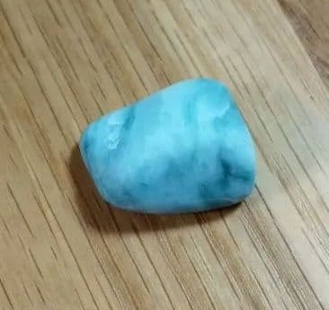 糸魚川　翡翠　原石　アイスブルー