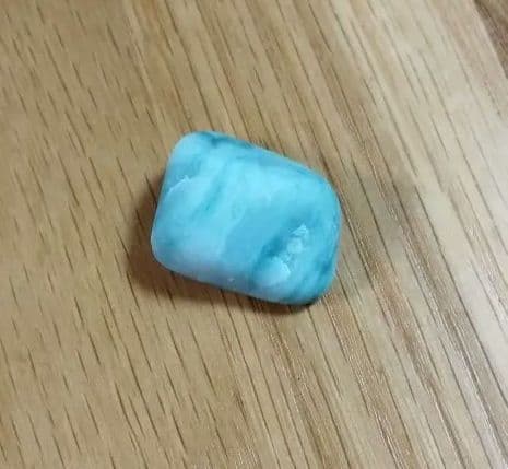 糸魚川　翡翠　原石　アイスブルー