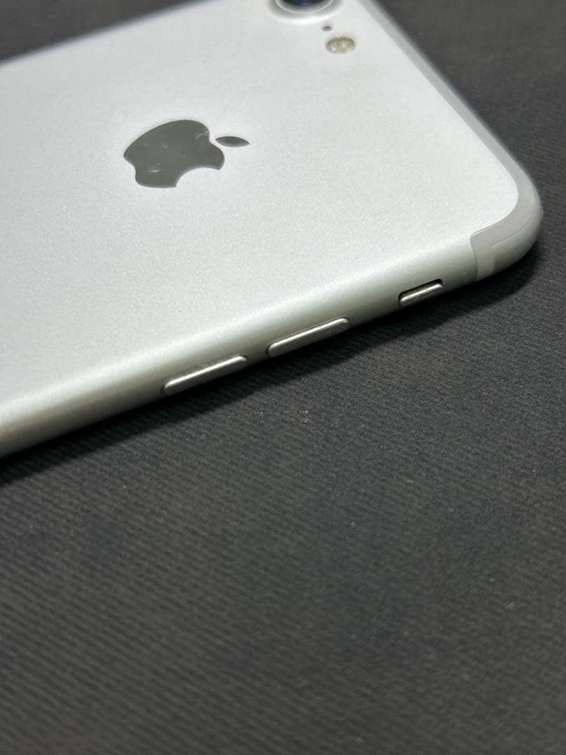 美品　iPhone7 32GB 99% SIMフリー