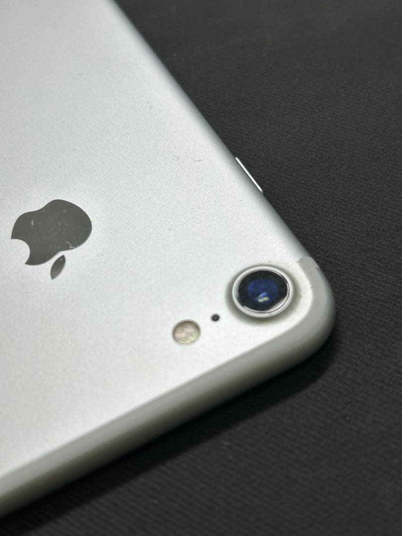 美品　iPhone7 32GB 99% SIMフリー
