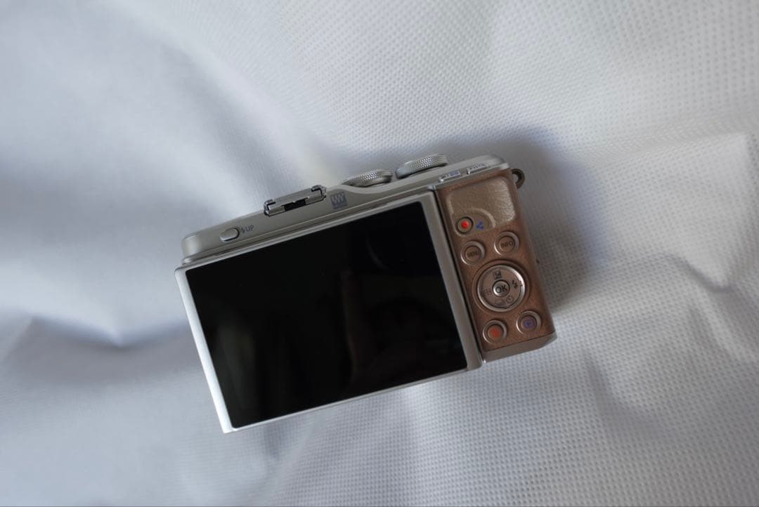 【美品】OLYMPUS ミラーレスカメラ 14-42mm シルバー/ブラウン