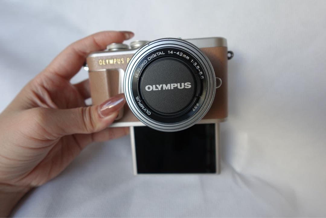 【美品】OLYMPUS ミラーレスカメラ 14-42mm シルバー/ブラウン