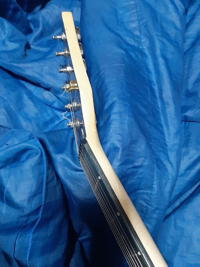 最終値下げジャンク世界に1本ＡＩＹストラトタイプギターSSH白24F調整済