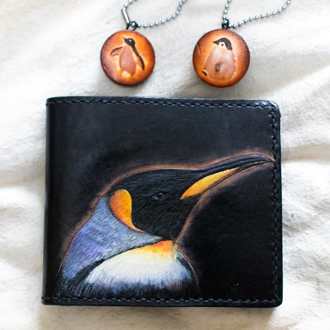 ペンギン（キングペンギン） 牛革二つ折り財布　アートクラフト彫刻