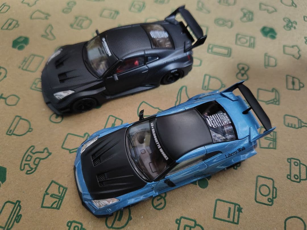 1/64 リバティーウォーク　ミニカー　日産　GT-RR35 2台セット