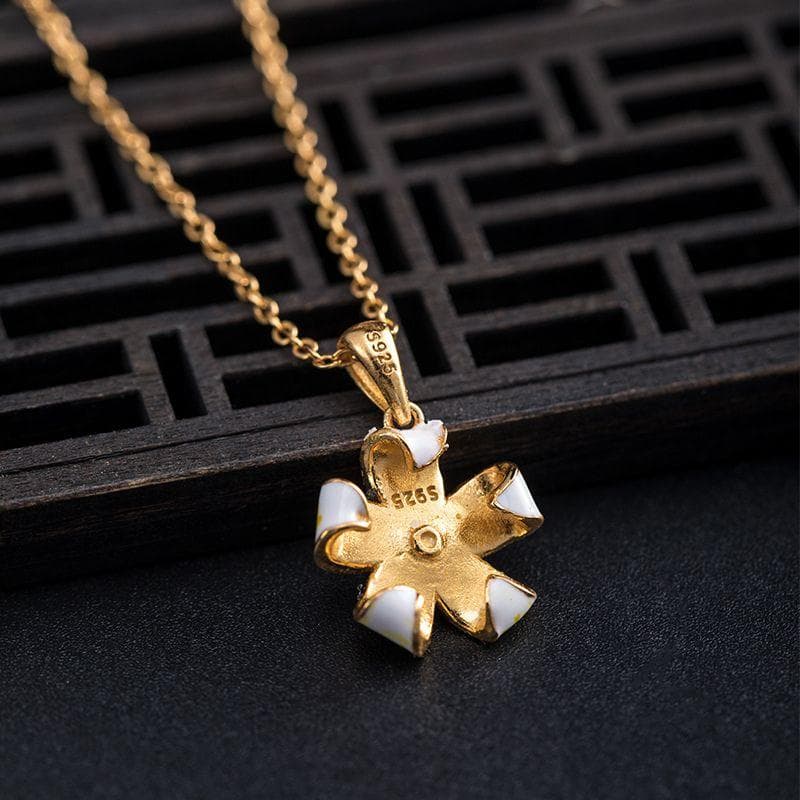 プルメリアのペンダント - 花の美しいグラデーションをリアルに再現 N106