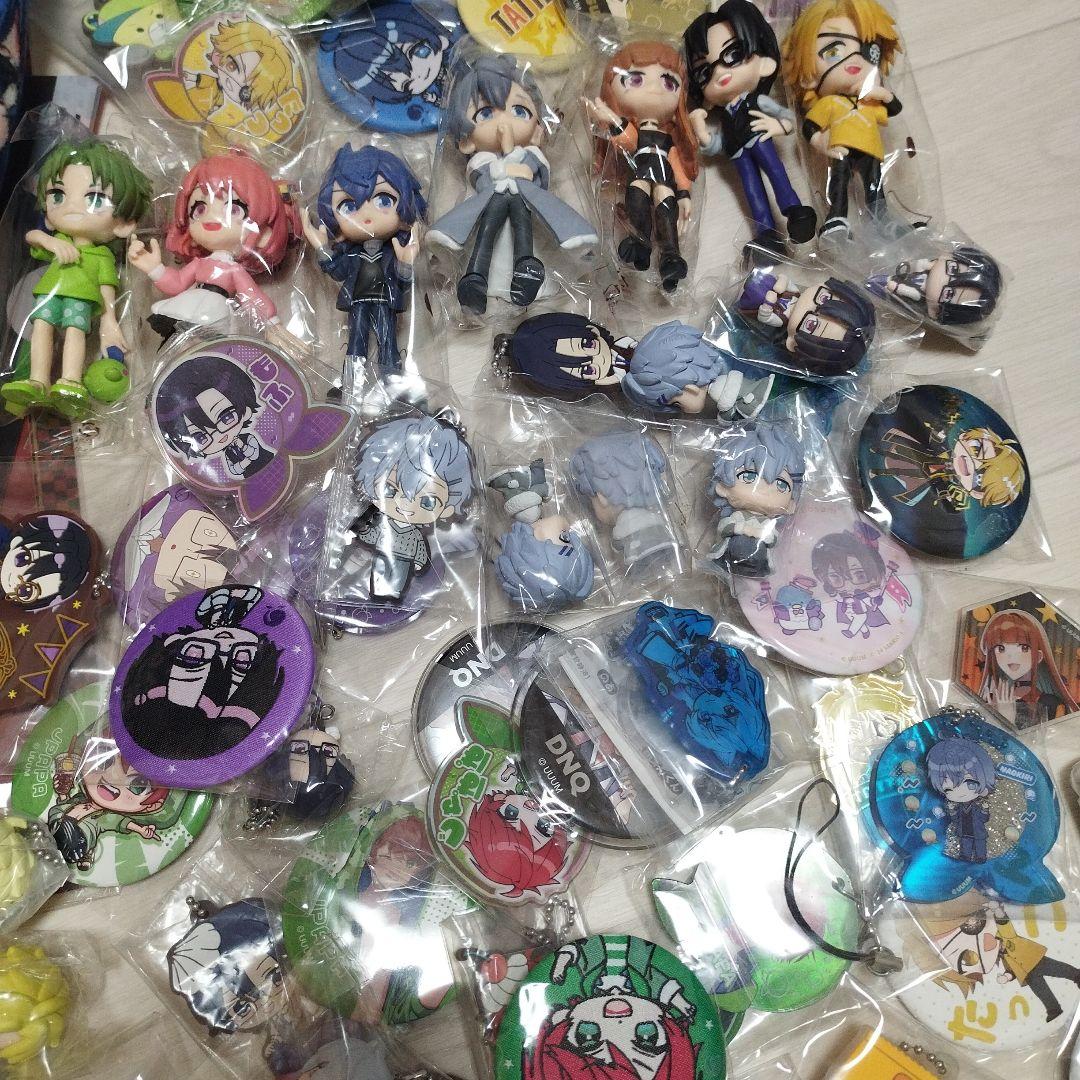 カラフルピーチ　まとめ売り　缶バッジ　ブロマイド　ガチャガチャ　紙類　フィギュア