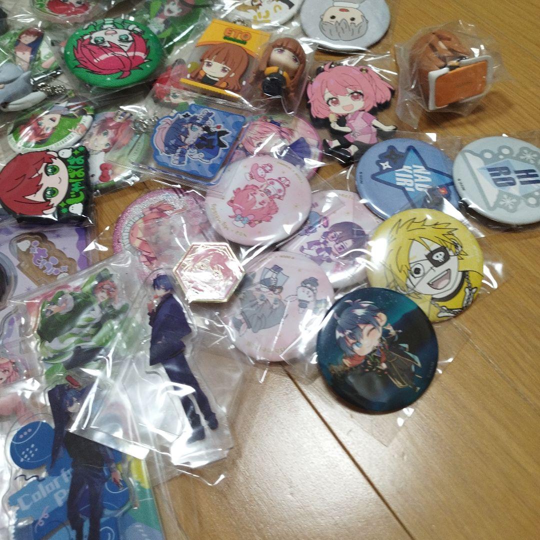 カラフルピーチ　まとめ売り　缶バッジ　ブロマイド　ガチャガチャ　紙類　フィギュア