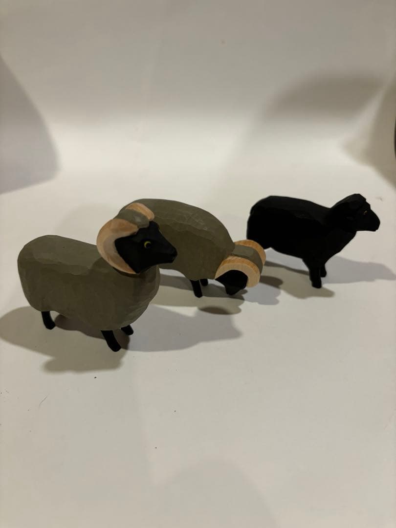 アトリエニキティキ   ドイツ　ハーン社　木彫り人形　羊三頭　新品