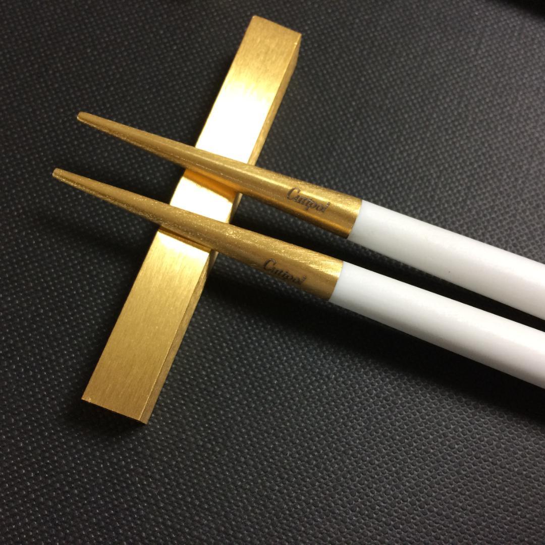 正規品　クチポール　ゴア　ホワイト＆ゴールド　箸＆箸置き　２セット