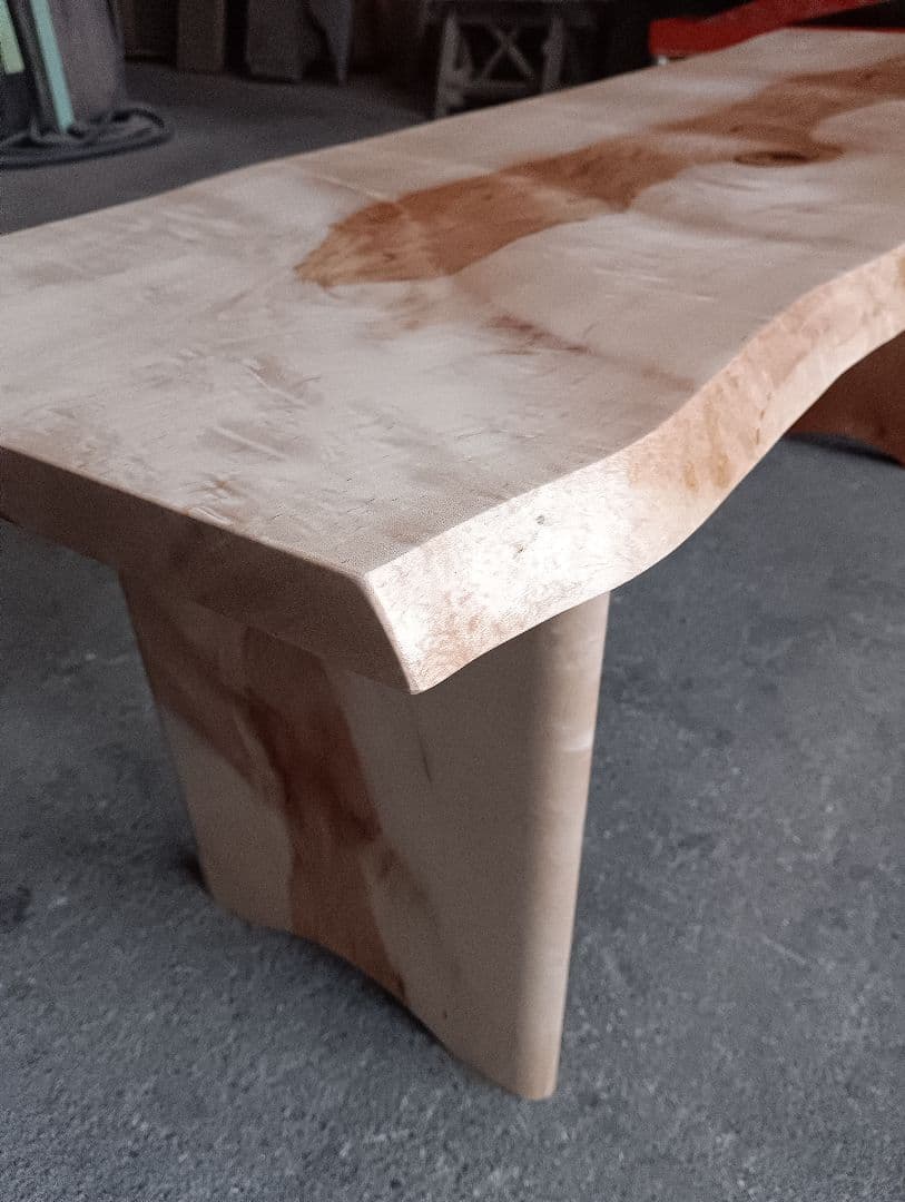 一枚板のローテーブル　楓　杢