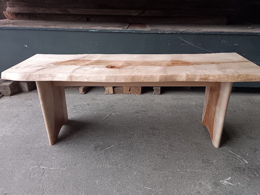 一枚板のローテーブル　楓　杢