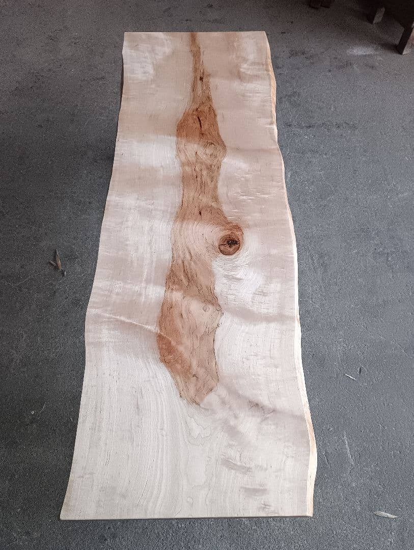 一枚板のローテーブル　楓　杢