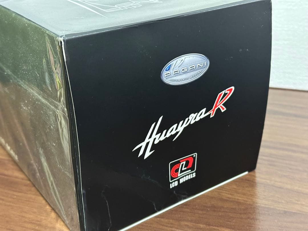 パガーニ Huayra R 1/18 LCD