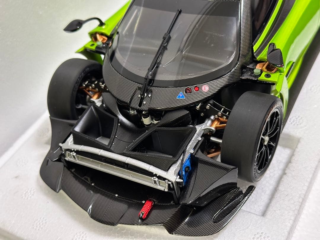 パガーニ Huayra R 1/18 LCD