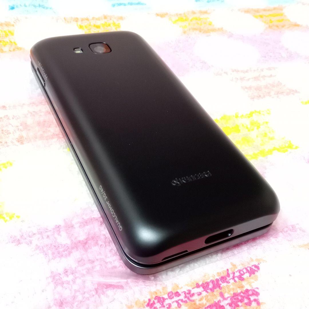 KYF39 GRATINA black 充電器セット 安心のメルカリ便 匿名配送