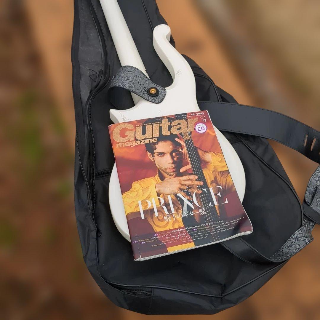 プリンスクラウドホワイトギター 本体とケースとストラップと本