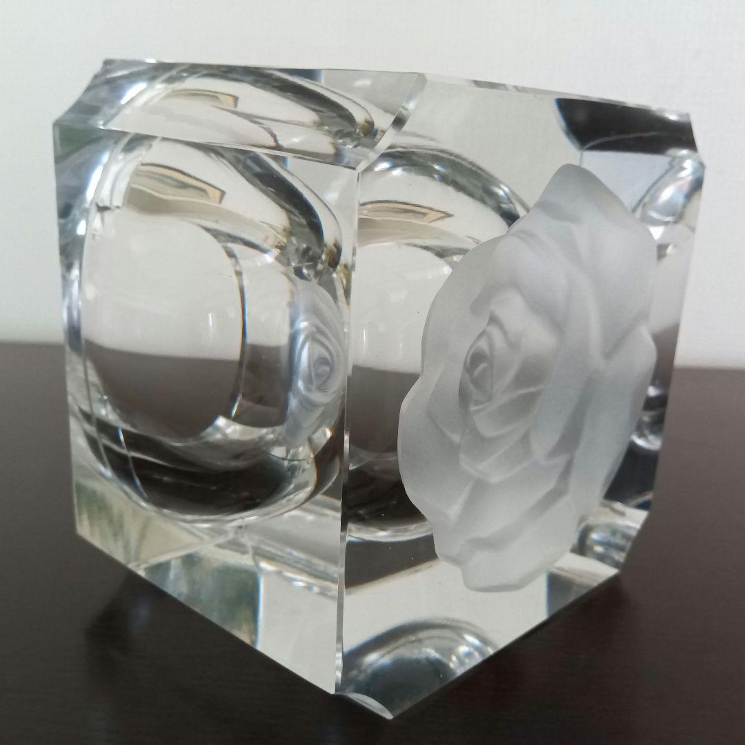 値下げ　クリスタル 浮きでる薔薇の彫刻が美しい置物・ボウル