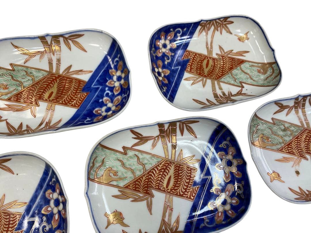 伝統的な青白陶磁器皿5枚セット　古伊万里　染付