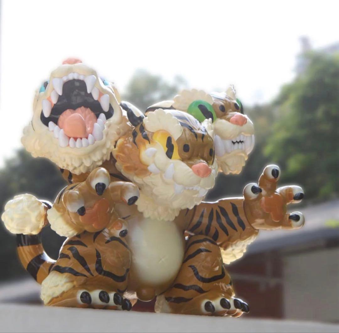 GRAPE BRAIN × STRANGECAT 三面猛虎 コショウ ソフビ