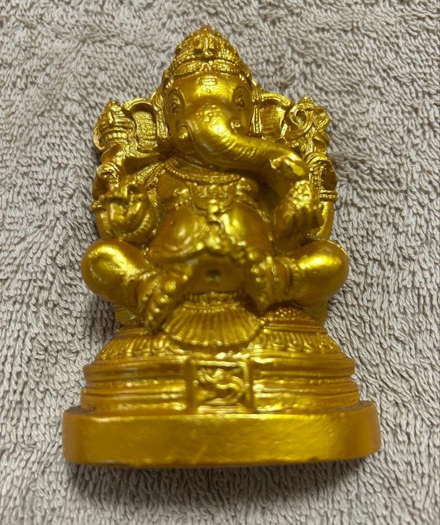 有名なガネーシャ　金色像　ヒンドゥー　12cm×3cm リトルインディア