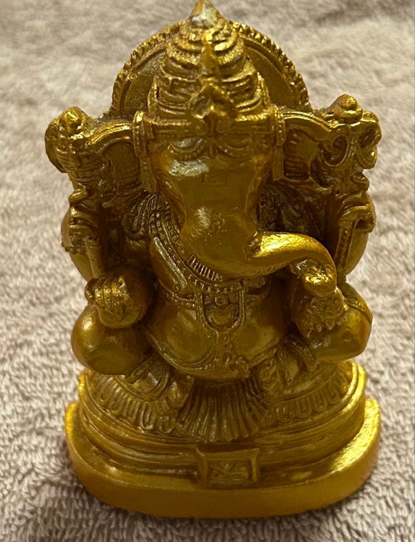 有名なガネーシャ　金色像　ヒンドゥー　12cm×3cm リトルインディア