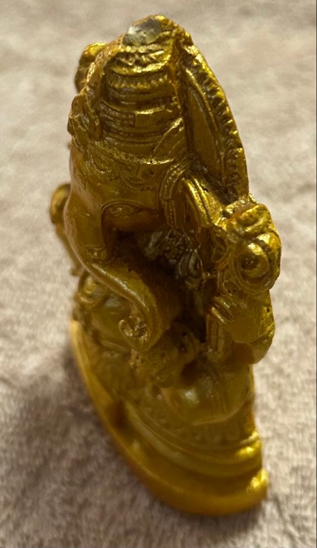 有名なガネーシャ　金色像　ヒンドゥー　12cm×3cm リトルインディア