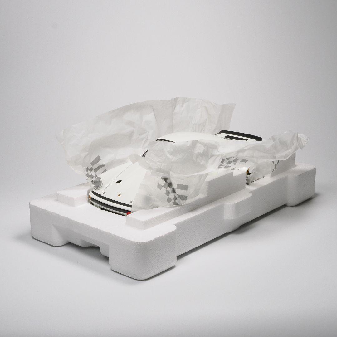 エグゾト 1/18 ポルシェ934RSR ホワイト EXOTO