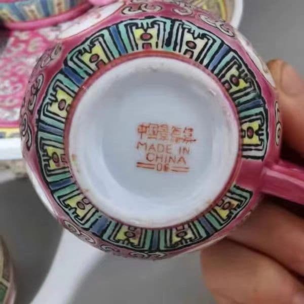 中国　景徳鎮　茶器セット紅彩万寿無疆紋の急須カバーです    新品未使用です