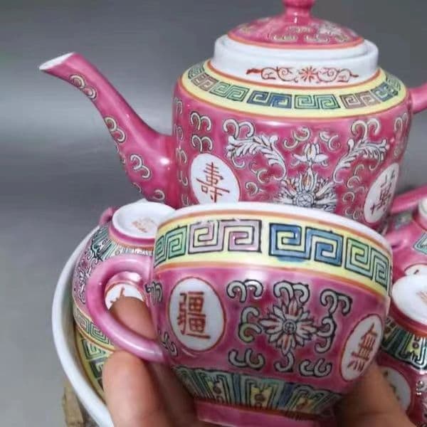 中国　景徳鎮　茶器セット紅彩万寿無疆紋の急須カバーです    新品未使用です