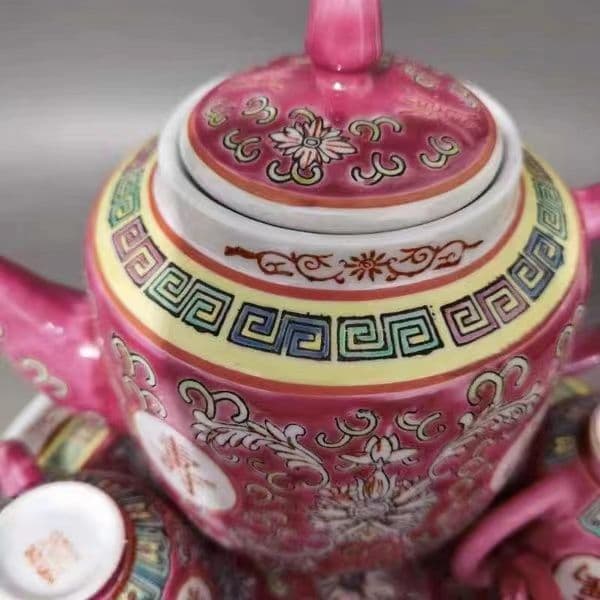 中国　景徳鎮　茶器セット紅彩万寿無疆紋の急須カバーです    新品未使用です