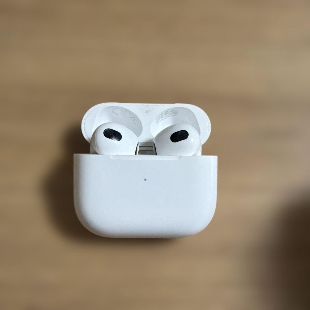AirPods本体 ホワイト 充電ケース付き第3世代