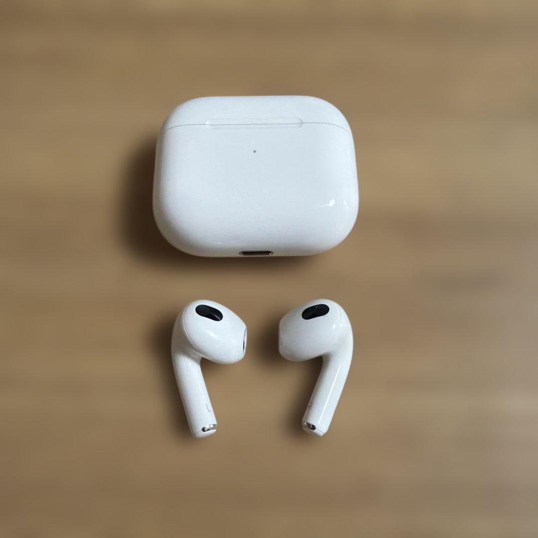 AirPods本体 ホワイト 充電ケース付き第3世代