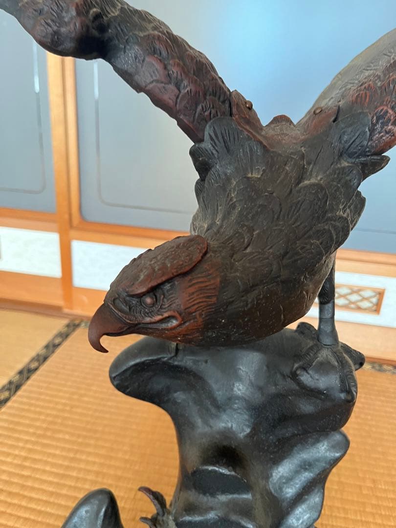 昭和の年代物　鷹の置物　高岡銅器？鉄器？