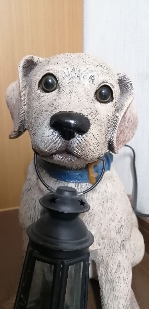 ランタン付き　犬の置物