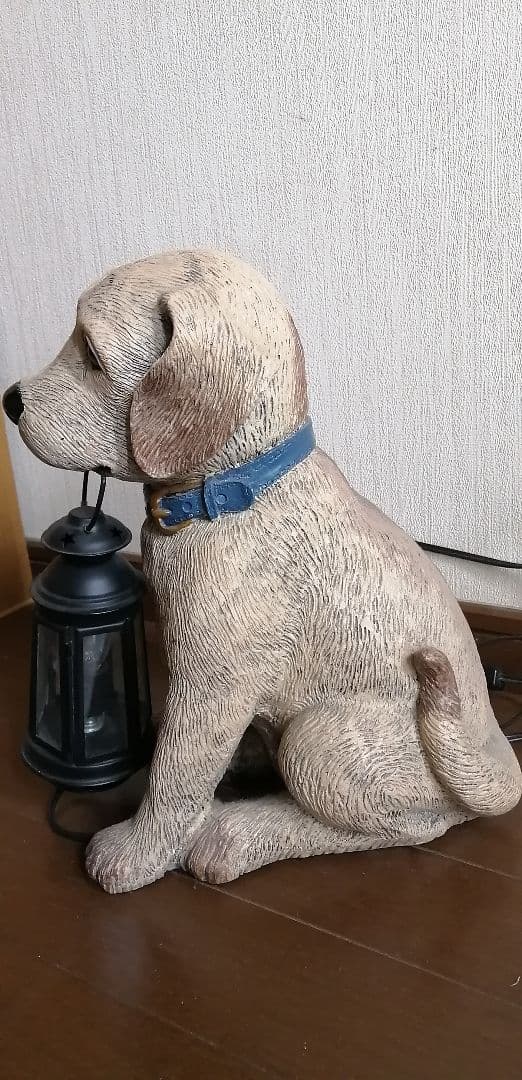 ランタン付き　犬の置物